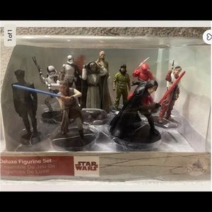 Disney Star Wars The Last Jedi Deluxe Figurine Set Brand New.
